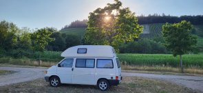 VW-Bulli auf dem Wohnmobilstellplatz in Wittlich